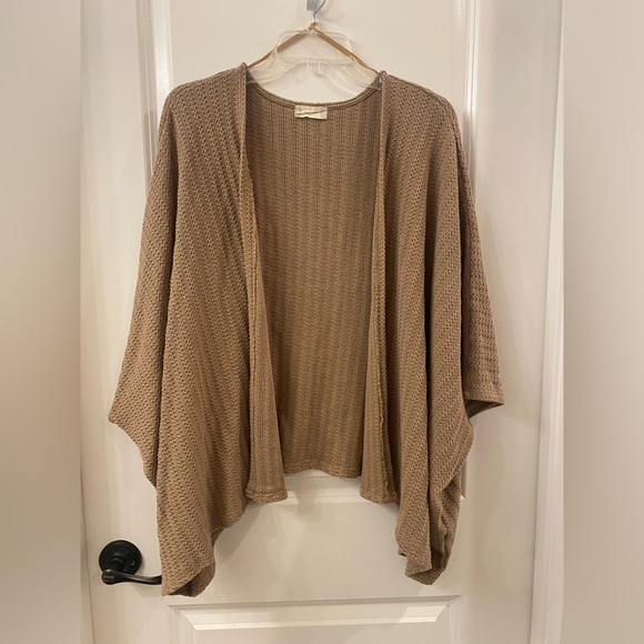 Altar'd State Sweaters - Altar’d State Oversized Tan Open-Front Poncho Size S